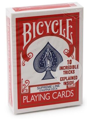 Bicycle Supreme Line Stripper Deck Spielkarten mit einem rot-weißen Design, das klassische Pik- und Figurenlogo darstellend, und einem Aufkleber mit der Aufschrift "10 UNGLAUBLICHE TRICKS INNEN ERKLÄRT"